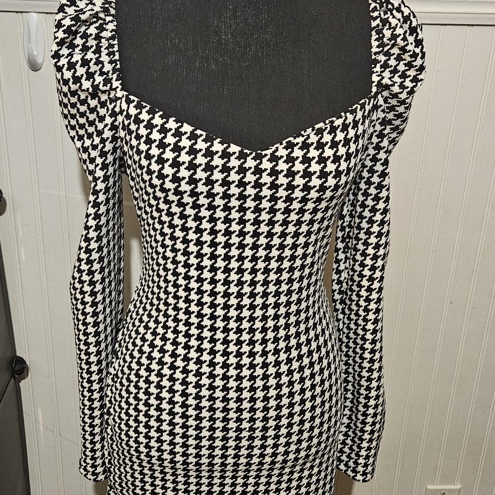 Black and White Bodycon Dress with Puff Sleeves